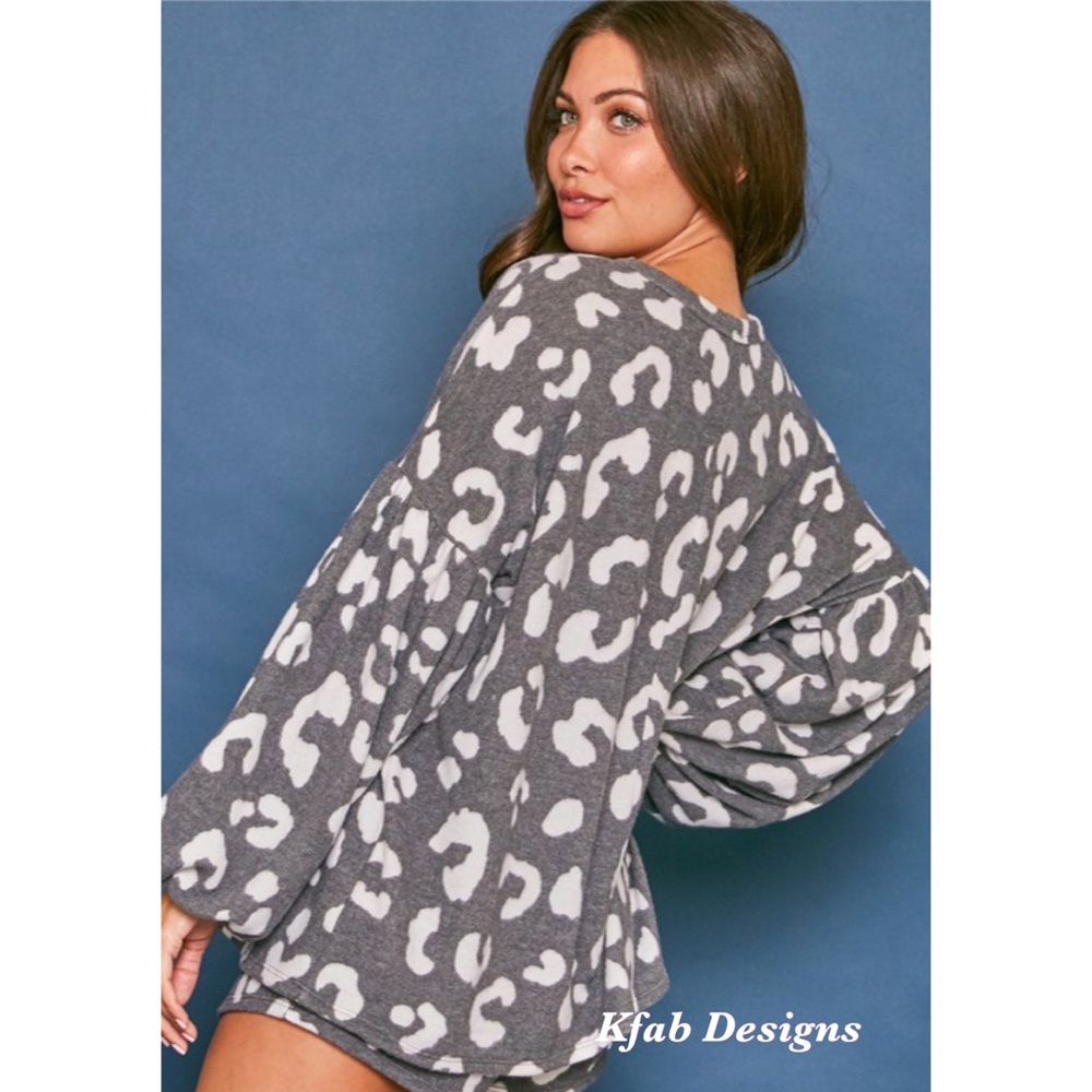 ❤️LAST 1! Softest Animal Print Knit Loose Fit Top! - Picture 11 of 12